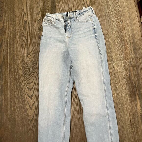 Hollister Ultra High-Rise Mom Jeans Vintage Stretch Whisker Light Wash 25x27 - Picture 7 of 12